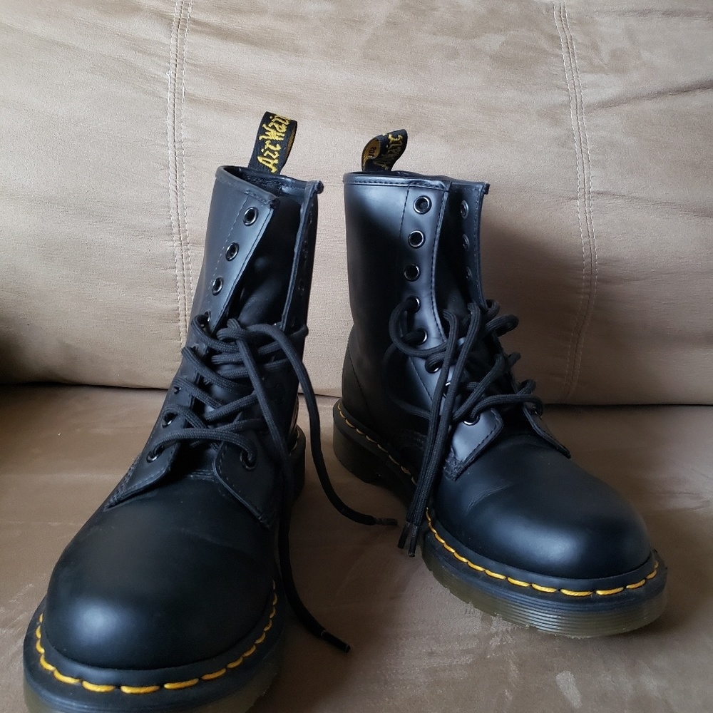 Dr. Martens WOMEN'S 1460 SMOOTH